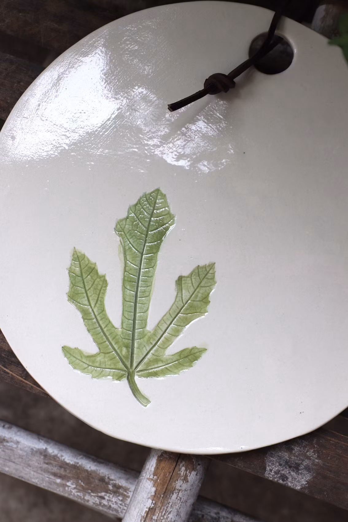 Ostbricka med fikonblad