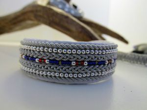 Tennarmband  bredare modell med silver och glaspärlor  1010D