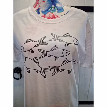 T-shirt med fiskar