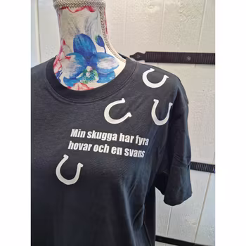 T-shirt med min skugga...häst