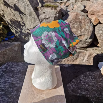 Mössa retro flowers purple