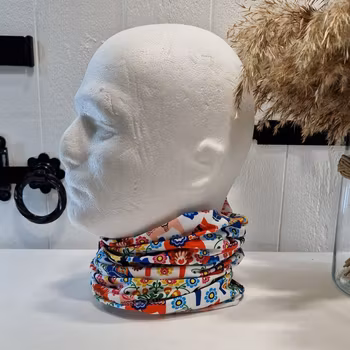 Buff med färgglada dalahästar