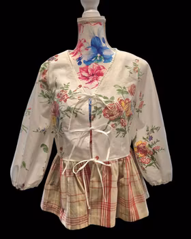 Blus återbrukat tyg blommig dröm - storlek 36