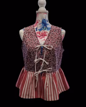 Blus återbrukat tyg röda blommor - storlek 38