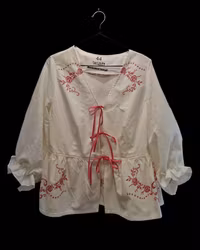 Blus återbrukat tyg vit och rosa - storlek 44