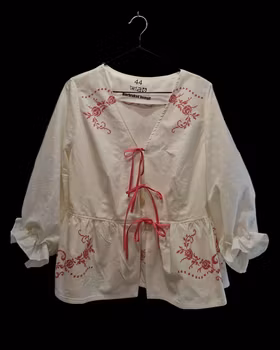 Blus återbrukat tyg vit och rosa - storlek 44