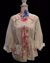 Blus återbrukat tyg vit och rosa - storlek 44