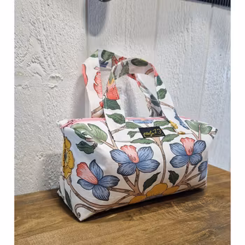 Liten necessär blommor