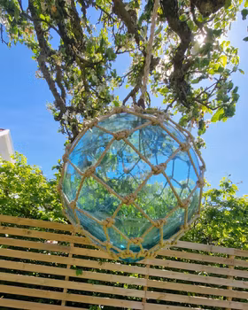 Glaskula/flöte ljusblått glas 72 cm