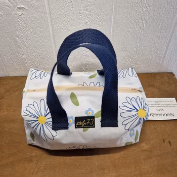 Liten necessär eller väska prästkragar beige