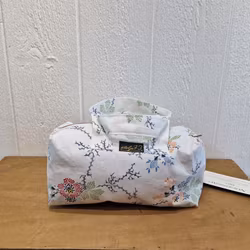 Liten necessär eller väska småblommor