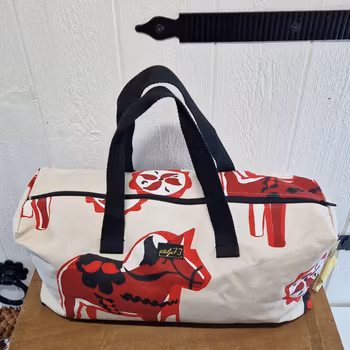 Stor necessär eller väska röd dalahäst