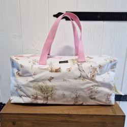 Stor necessär eller väska dröm skog rosa