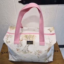 Mellan necessär skogsdröm