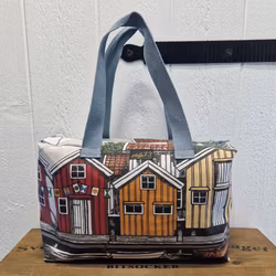 Mellan necessär bryggviken
