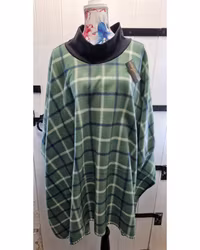 Poncho grön rutig