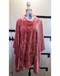Poncho cerise fluffig