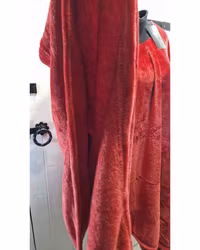 Poncho röd fluffig