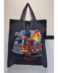 Tygkasse svart med brandbil