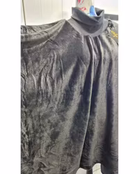 Poncho svart fluffig