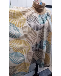 Poncho löv med beige krage