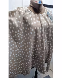 Poncho beige prickig