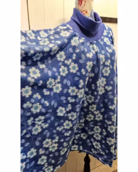 Poncho blå blommor