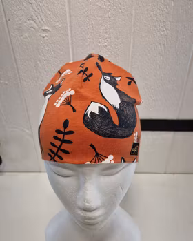 Mössa räv i rostrött