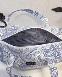 Mellan necessär paisley