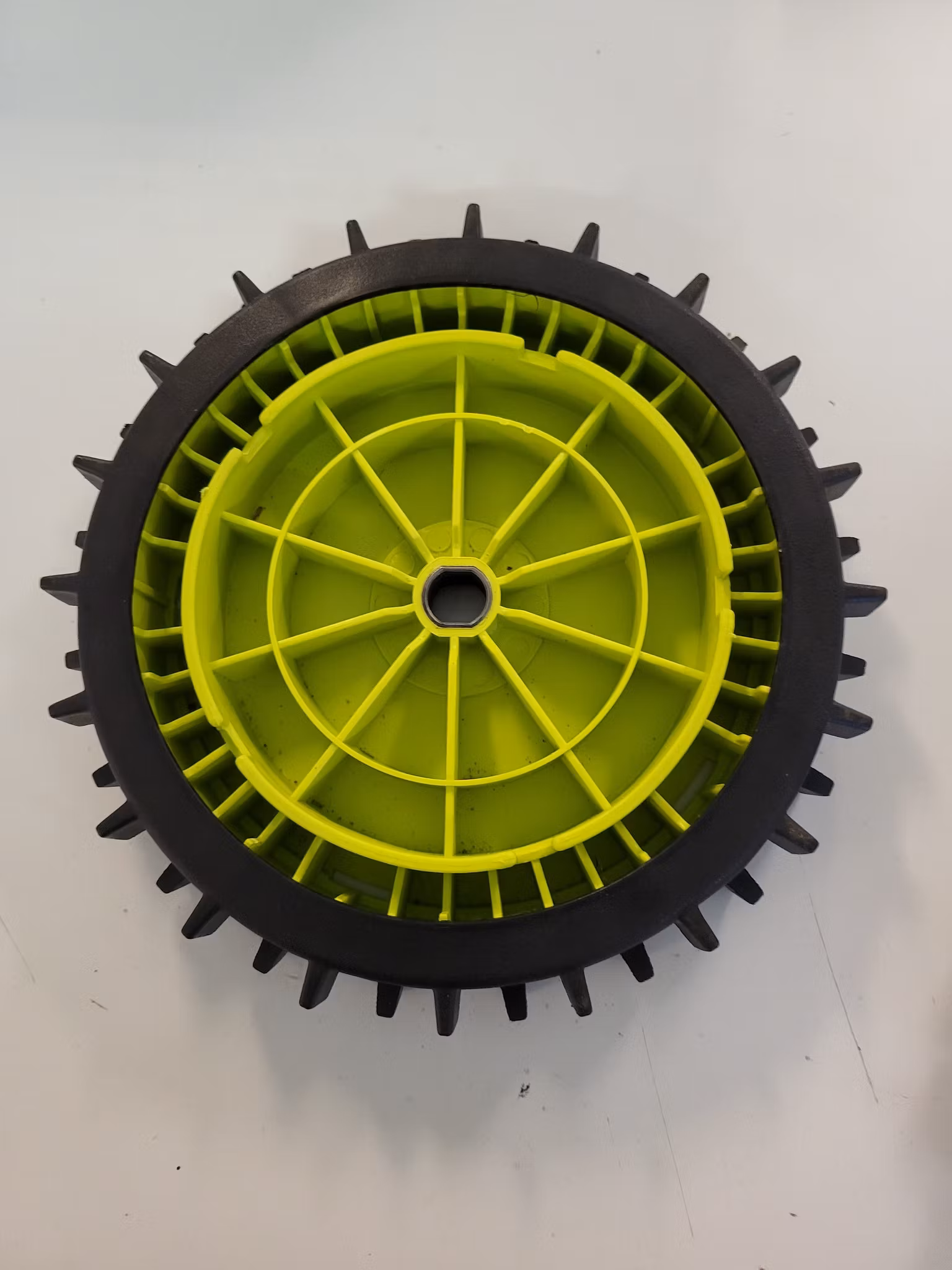 Ryobi Roboyagi Bakhjul