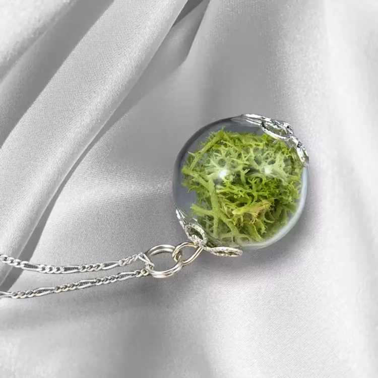 Halsband – Mossa i glaskula, silver