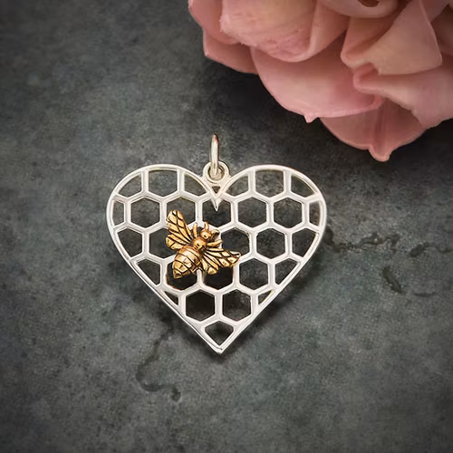 Hexagonhjärta med litet bi