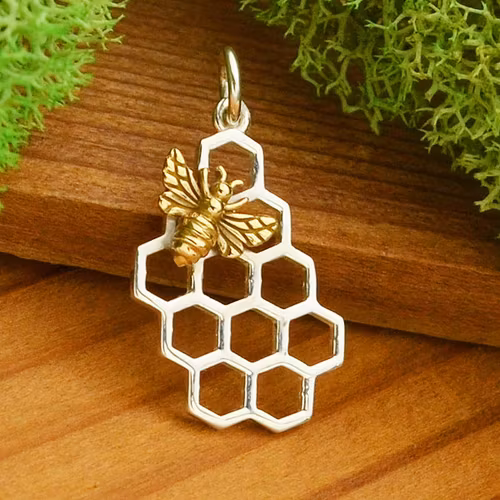 Bronsbi på vaxkaka i silver