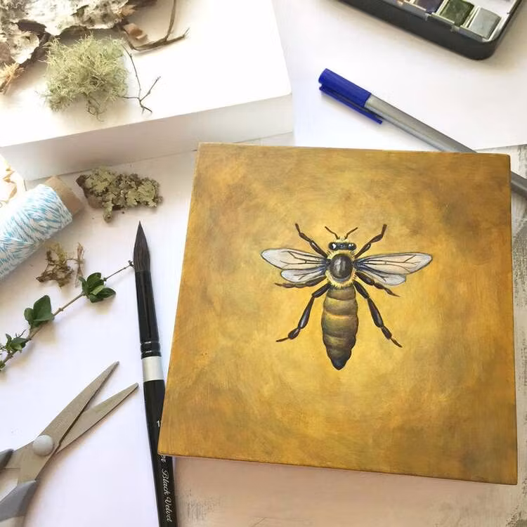 Örhängen – Queen Bee, silverfärgad kort modell