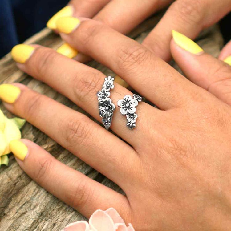Ring – Körsbärsblomranka i silver