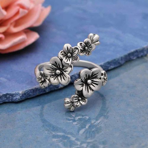 Ring – Körsbärsblomranka i silver