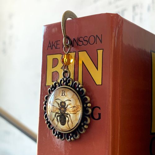Bokmärke, book hook – B som i Bi