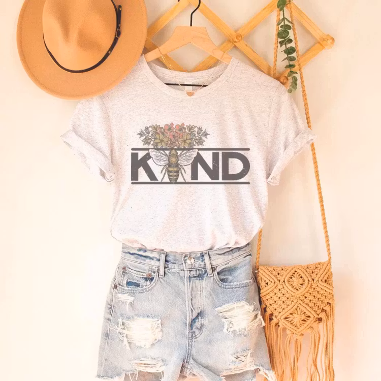 T-shirt – Bee Kind