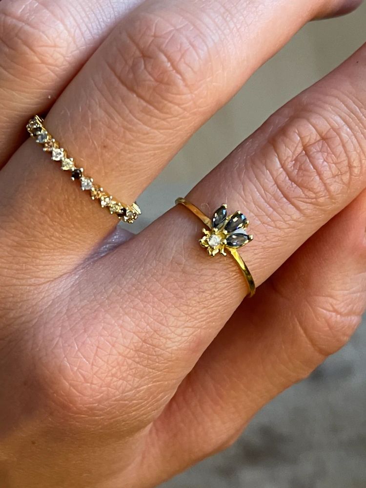 Ring – Geneve Honey Bee, guld – gråblå
