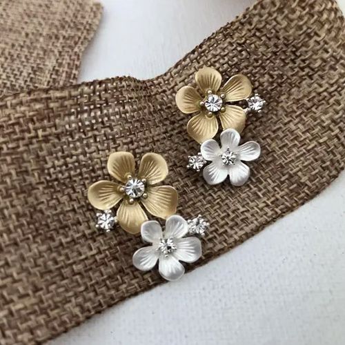 Örhängen –  Två blommor i guld- & silverton