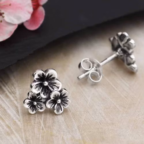 Örhängen – Trippel i körsbärsblommor