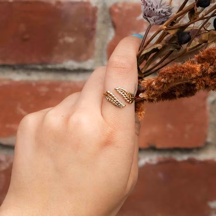 Ring – Kvist med blad, brons