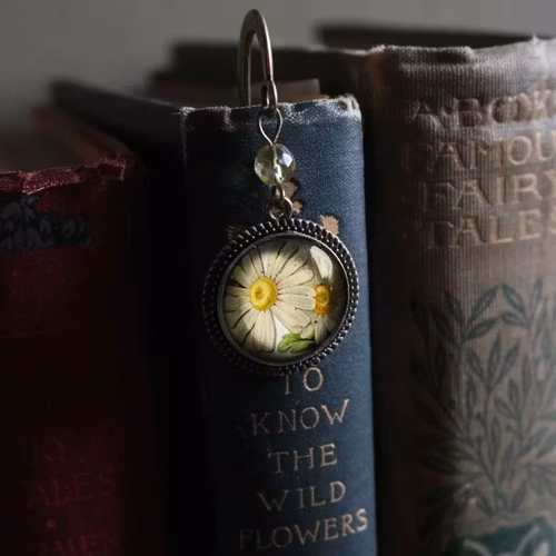 Bokmärke, book hook – Prästkrage