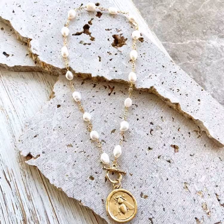 Halsband – Bi, boutique sötvattenspärlor, guld