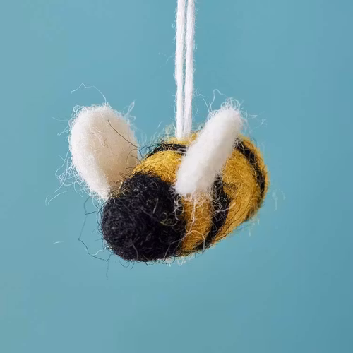 Pynt – Tovat litet bi