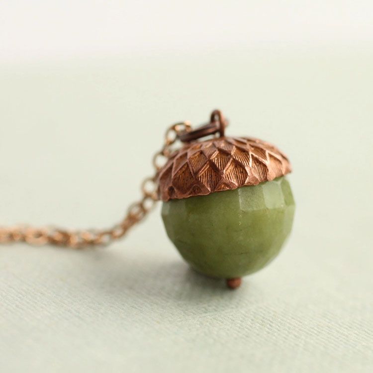 Halsband – Ekollon, jade olivgrön – fasetterad