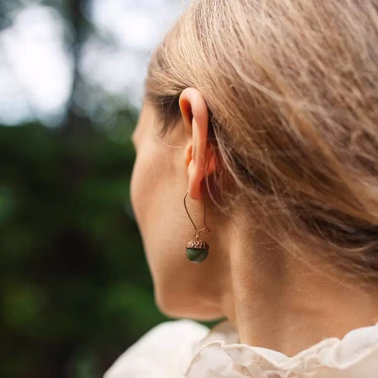 Örhängen – Ekollon, jade olivgrön