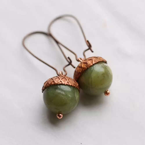 Örhängen – Ekollon, jade olivgrön