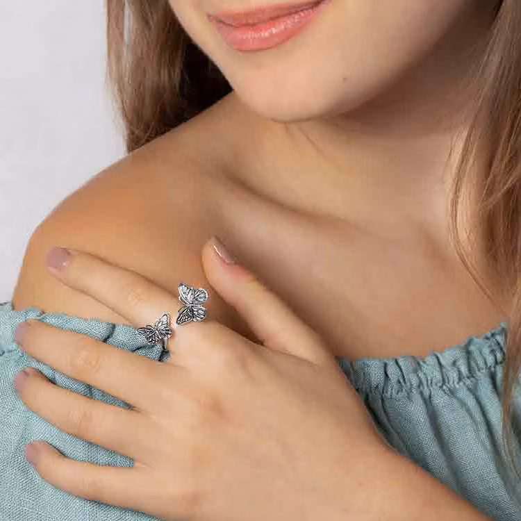 Ring – Två fjärilar i silver