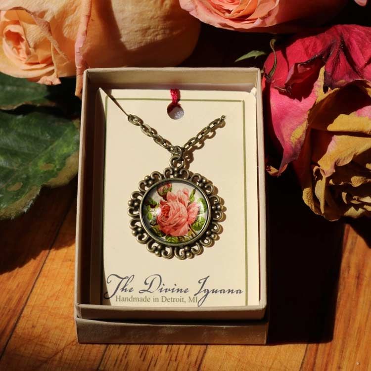 Halsband, ornamenterad berlock – Victoriansk ros